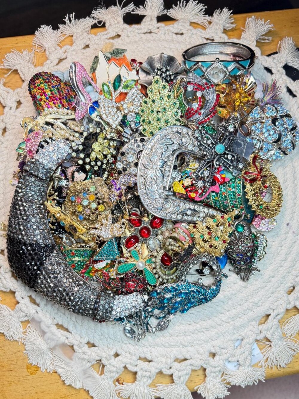 Rhinestone Jewelry Repair Lot | 3.13 Lbs | Vintage Brooches | Christmas Jewelry - Picture 1 of 9
